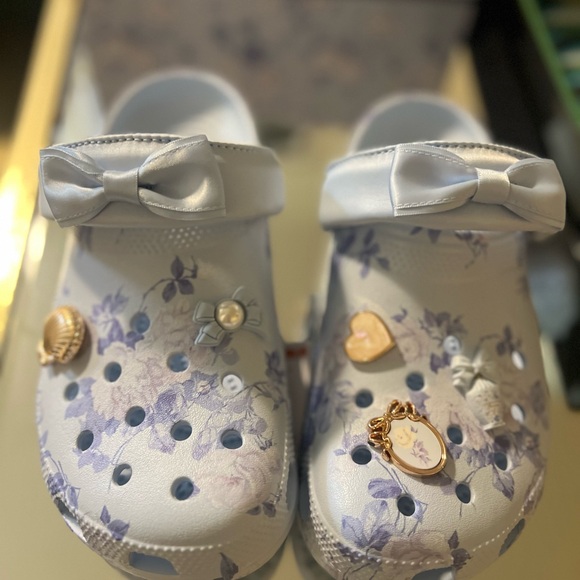 Love Shack Fancy Crocs - Picture 14 of 16